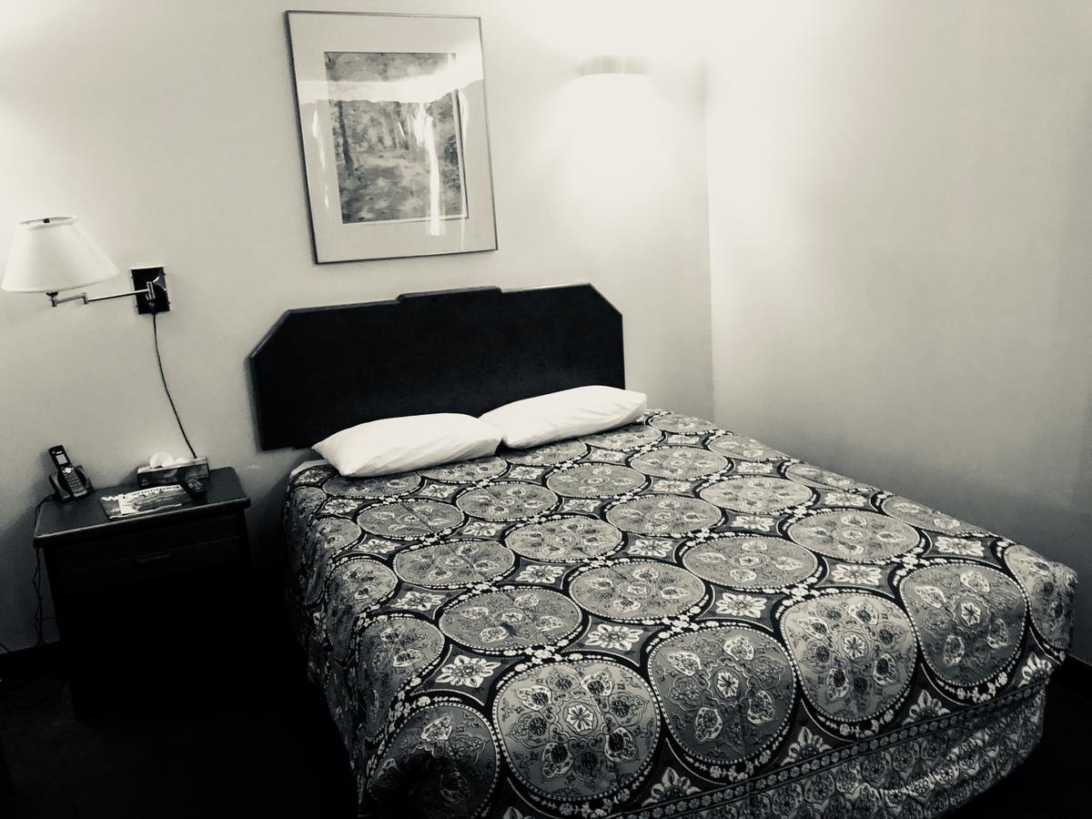 The Capri Motel Winnipeg Buitenkant foto
